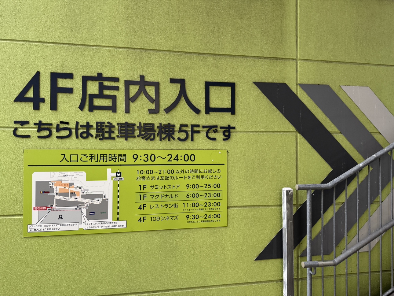 { こんな感じで店内へとつながっています }